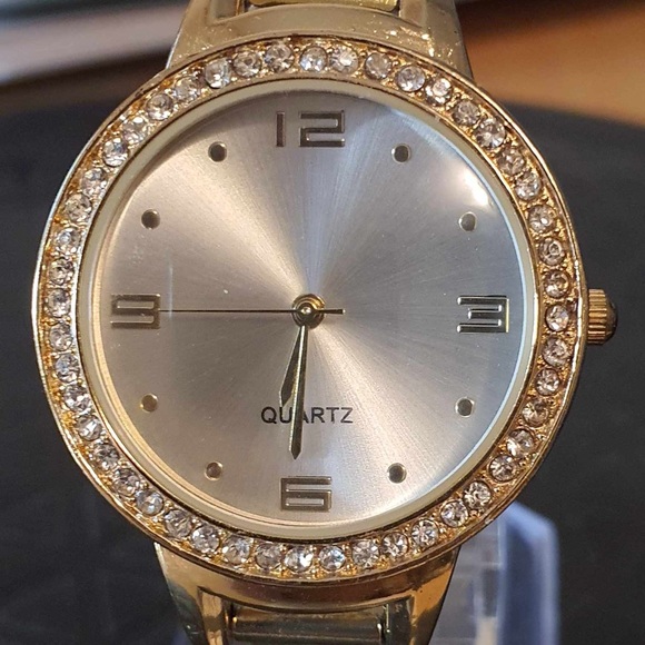 🦋10/$20🦋 Accutime Goldtone Rhinestone Stainless Steel Mesh Women's Watch - Picture 1 of 4